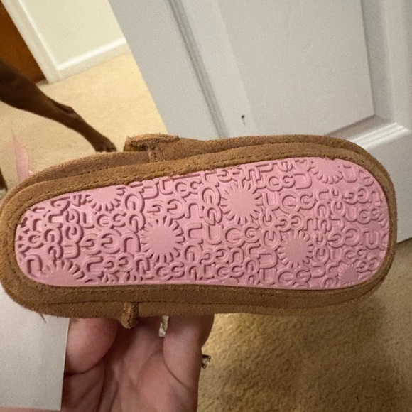NWT UGG Tan Slippers with Pink Accent - Picture 5 of 7